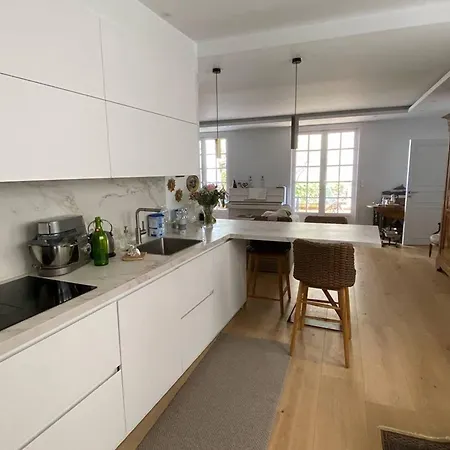 Apartamento : Avec Terrasse, 2 Ch. Et Parking Au Coeur Historique - Fr-1-792-34 San Juan de Luz