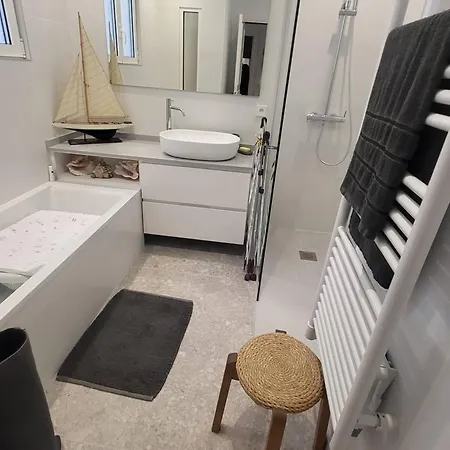 Apartamento : Avec Terrasse, 2 Ch. Et Parking Au Coeur Historique - Fr-1-792-34 San Juan de Luz