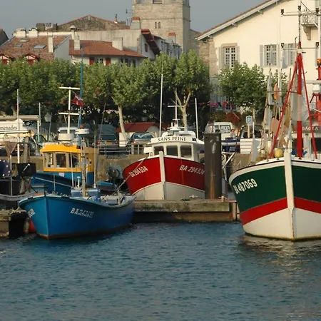 : Avec Terrasse, 2 Ch. Et Parking Au Coeur Historique - Fr-1-792-34 圣让－德吕兹