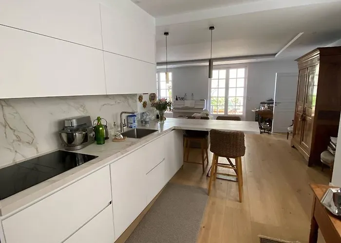 Apartamento : Avec Terrasse, 2 Ch. Et Parking Au Coeur Historique - Fr-1-792-34 San Juan de Luz