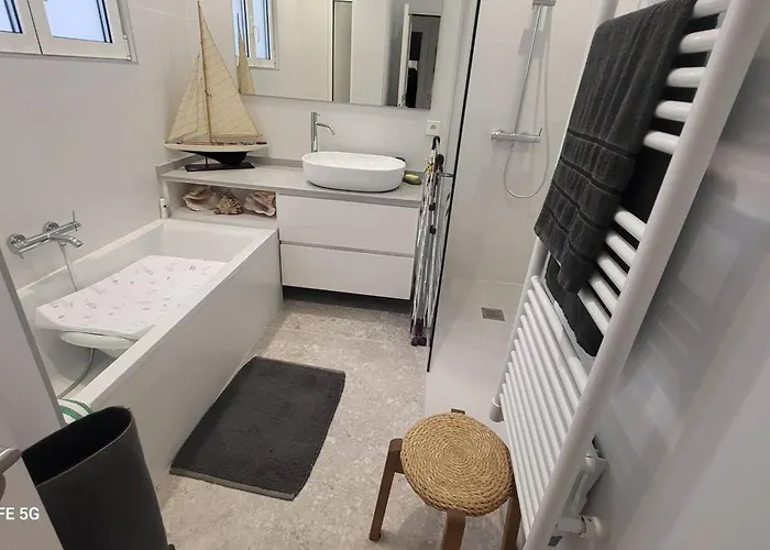 Apartamento : Avec Terrasse, 2 Ch. Et Parking Au Coeur Historique - Fr-1-792-34 San Juan de Luz